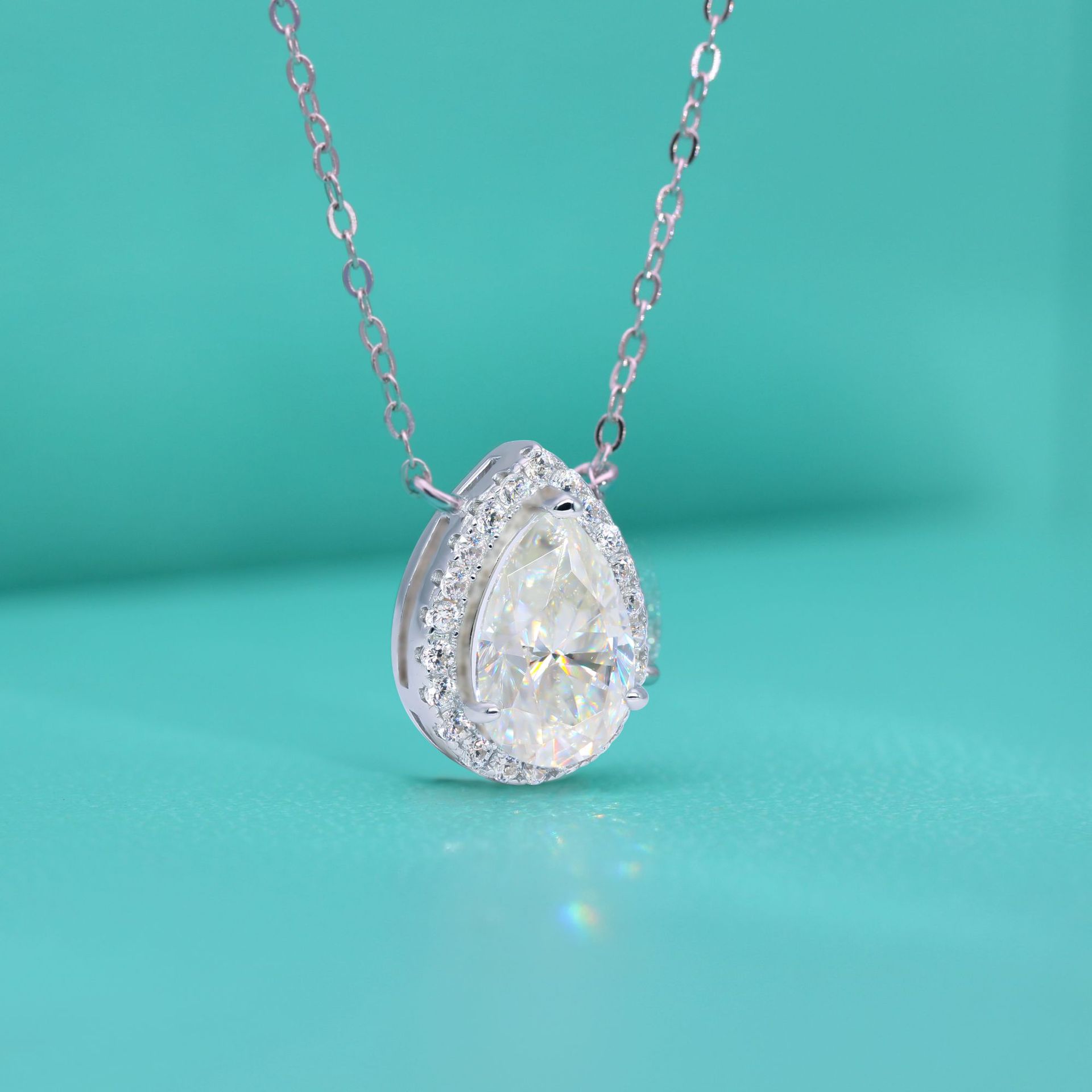 Teardrop Moissanite Diamond Necklace, S925 Sterling Silver Micro-Pave Princess Pendant, Fashionable Light Luxury Women's Jewelry Accessory