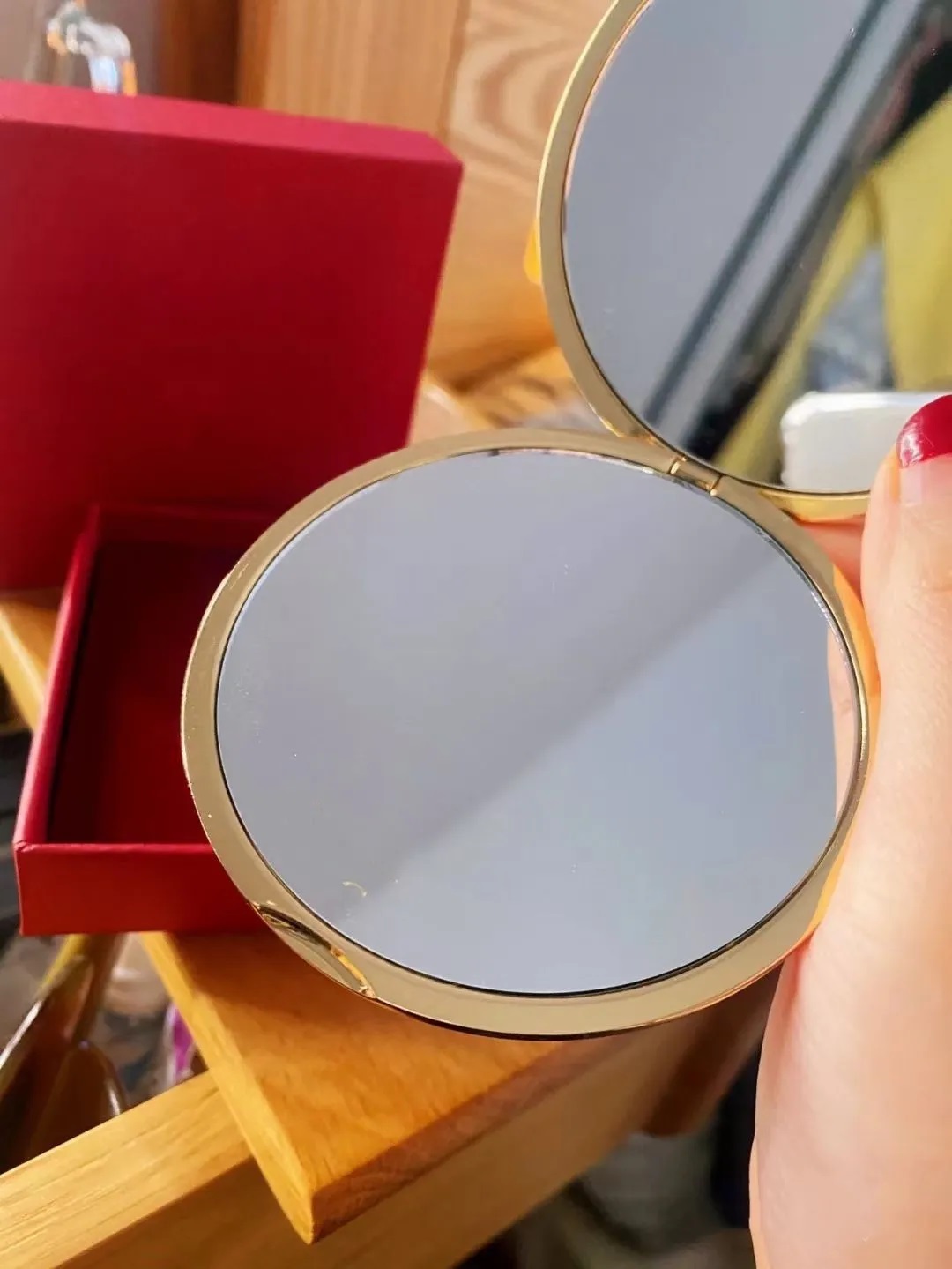 2026 New Makeup Mirror Facettes Compact Folding Fashion Portable Gold Sliver Travel Cosmetics Miror Double Sided Flora Mirrors For Outdoor Beauty