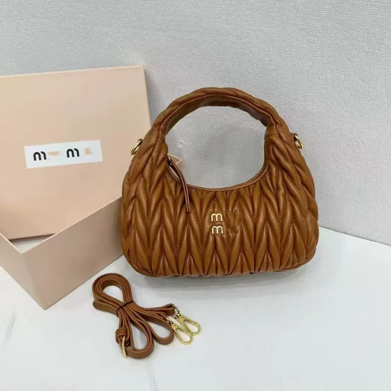 2025 designer bag will carry a women's dumpling sheepskin crescent-shaped underarm bag a single-shoulder crossbody bag and an M-letter luxury and fashionable handbag