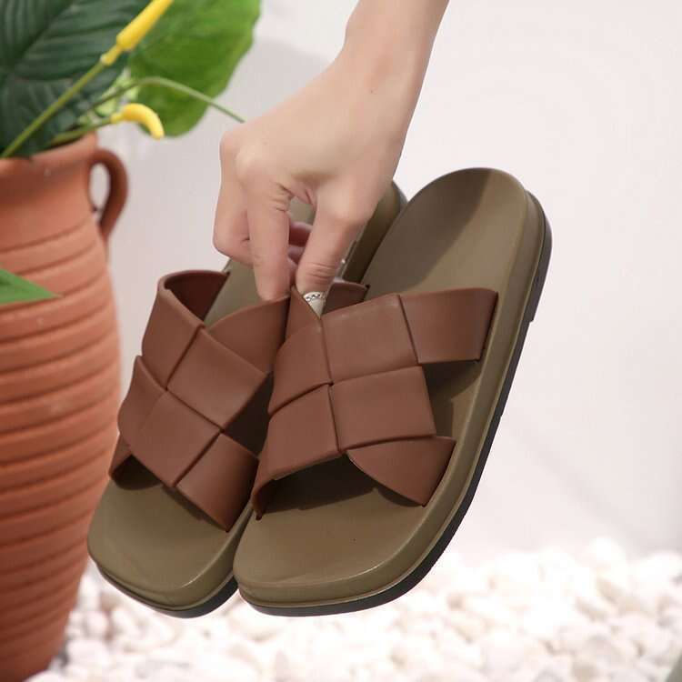 Slippers Women's Shoes Fashionable Square Toe Sandals For Summer Outdoor Wear 2025 New French Roman Soft Soled Sandals Outdoor Casual Designer Sa
