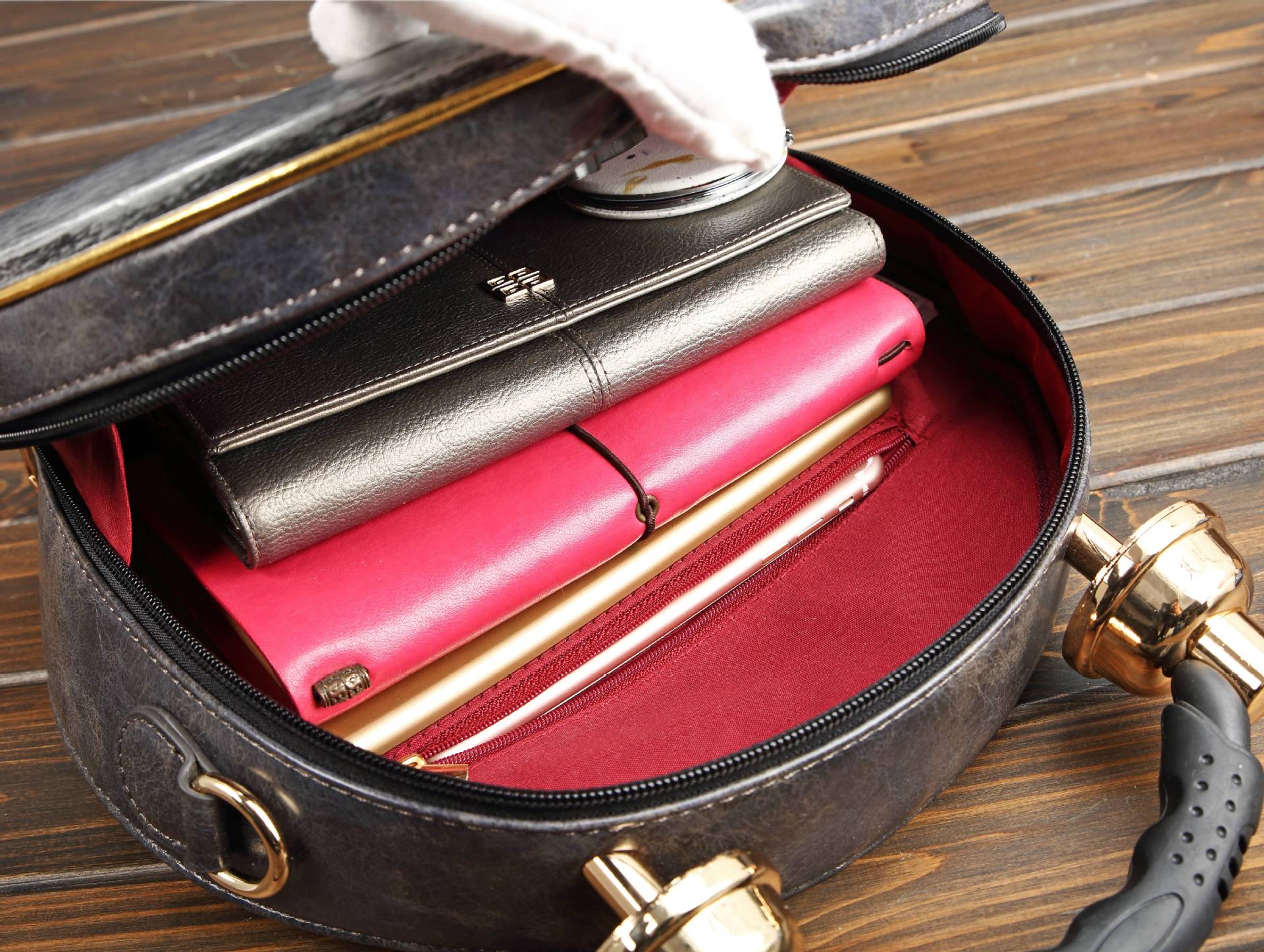 Roman retro personalized clock handbag, creative antique round clock shaped diagonal cross bag