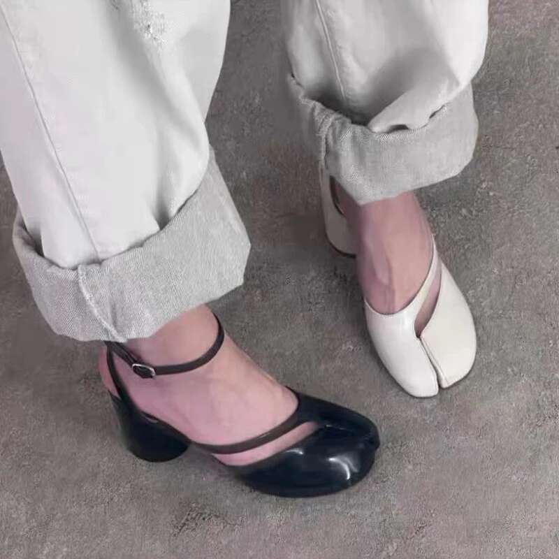 2025 New Tabi Sandals Women Brand Designe Cross Ankle Strap Buckle Slingback High Heels Chunky Heel Mary Jane Split-toe Shoes