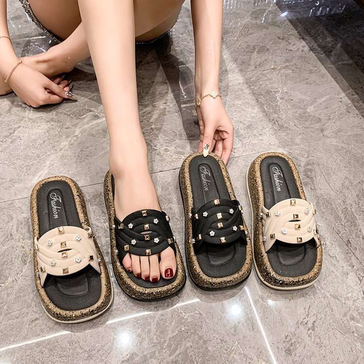 Thick Soled Slippers For Female Designers Summer Flat Slippers 2025 New Cross Strap Soft Soled Sandals Minimalist Campus Student Slippers