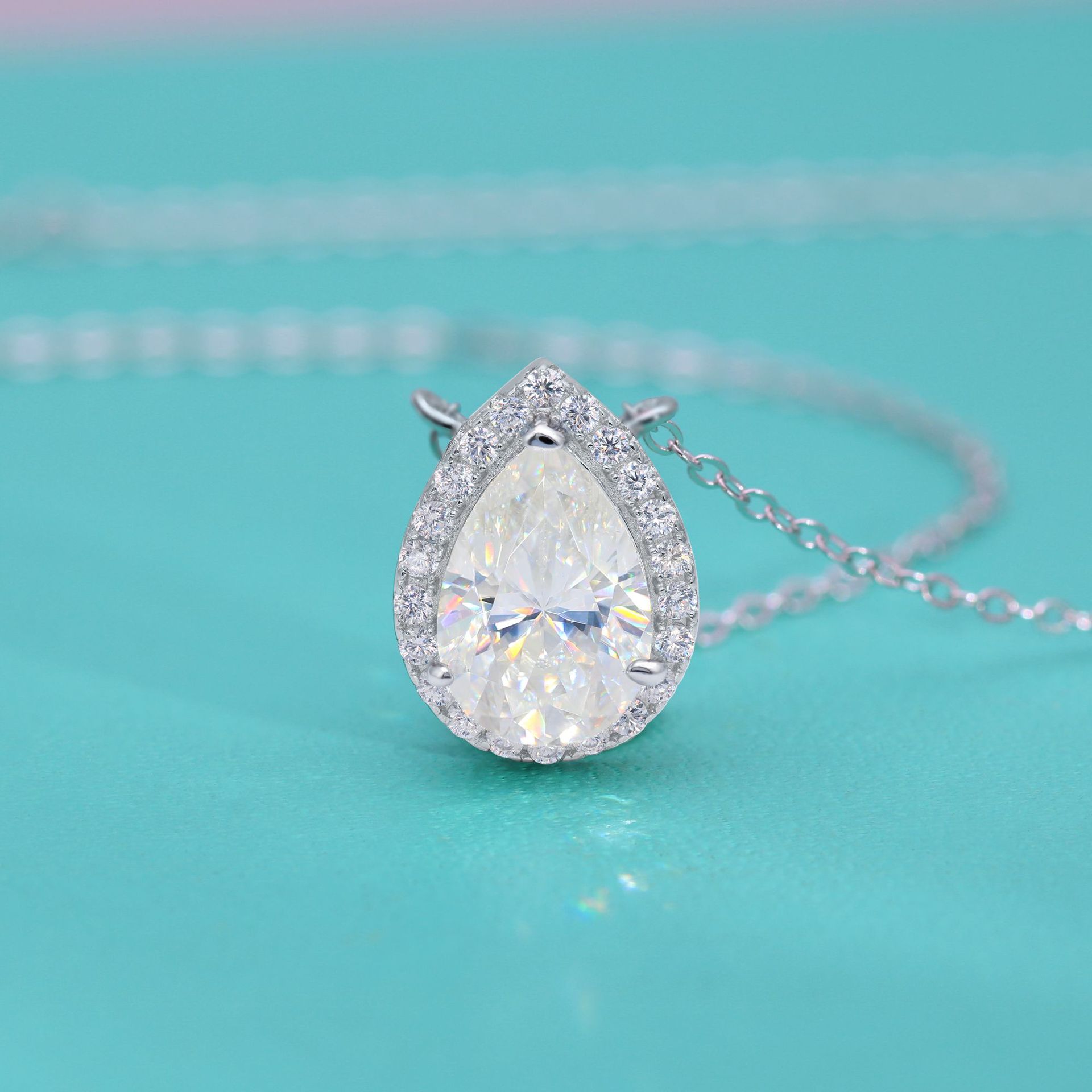 Teardrop Moissanite Diamond Necklace, S925 Sterling Silver Micro-Pave Princess Pendant, Fashionable Light Luxury Women's Jewelry Accessory