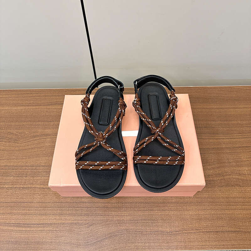 Knitted rope toe flip flops women in the summer of 2025, new flat bottomed beach sandals with clipped feet, casual and versatile for outdoor wear