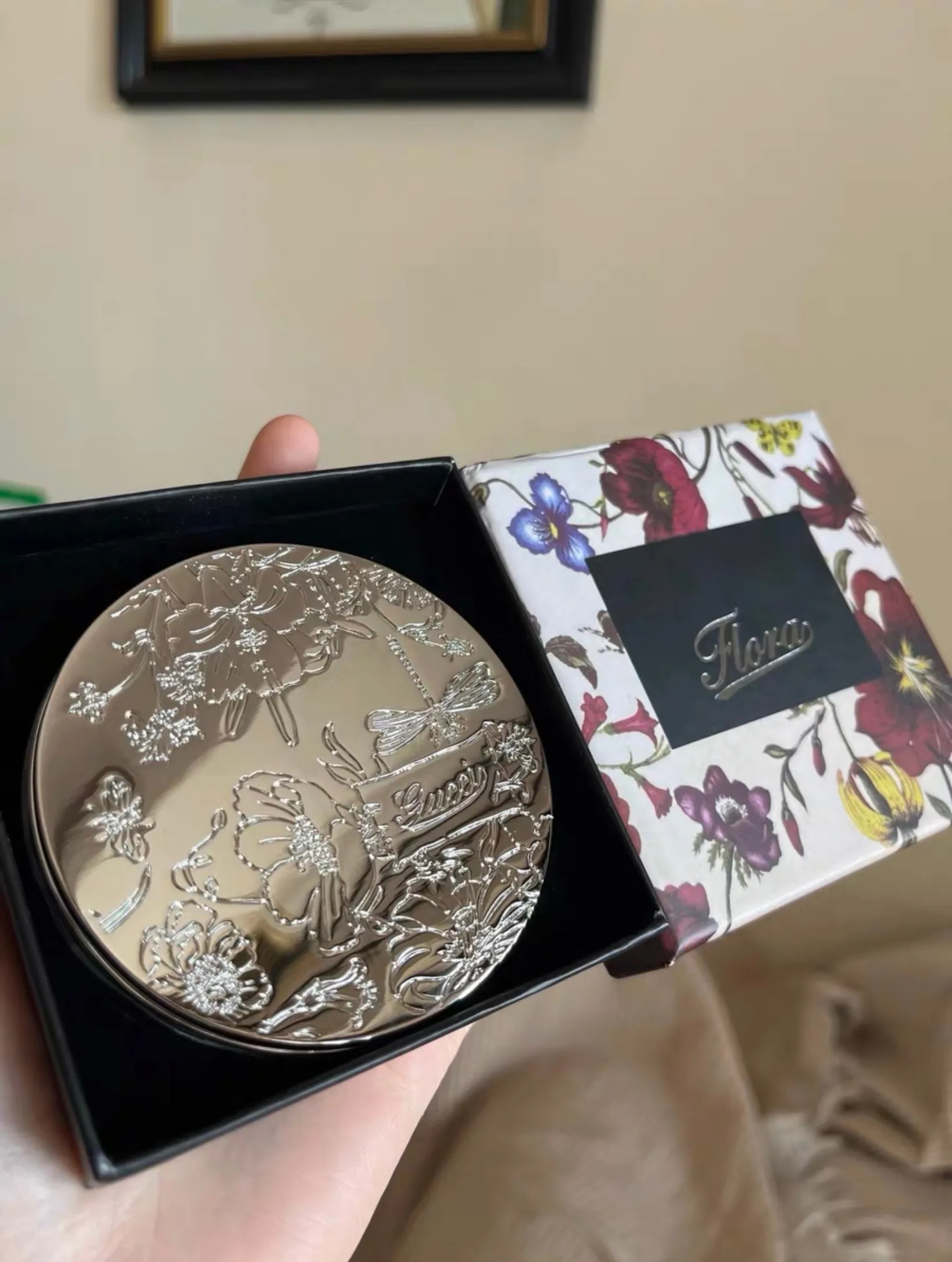 2026 New Makeup Mirror Facettes Compact Folding Fashion Portable Gold Sliver Travel Cosmetics Miror Double Sided Flora Mirrors For Outdoor Beauty