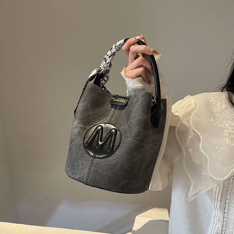 2025 New outdoor style luxury free delivery Designer Bag texture hand-held bucket fashionable casual splicing small bag niche design single shoulder c