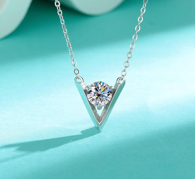 S925 Sterling Silver Moissanite V-Shape Necklace, Minimalist High-End Fashion Clavicle Chain, Luxury Niche Design Jewelry for Women