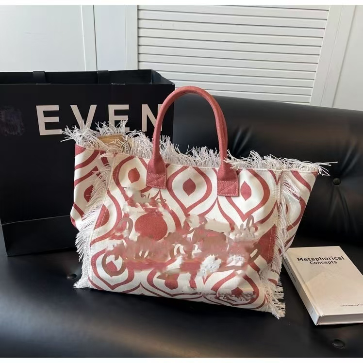 Fashion Large Capacity Canvas Bag Designer New Tassel Letter Tote Bag Single Shoulder Tote Casual Travel Beach Bag