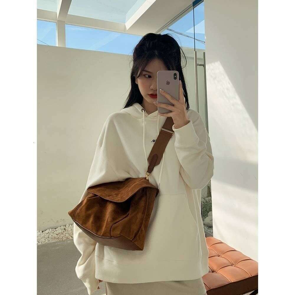2022 New Trendy Plush Versatile Autumn/Winter Large Capacity Crossbody Shoulder Women's Big Bag