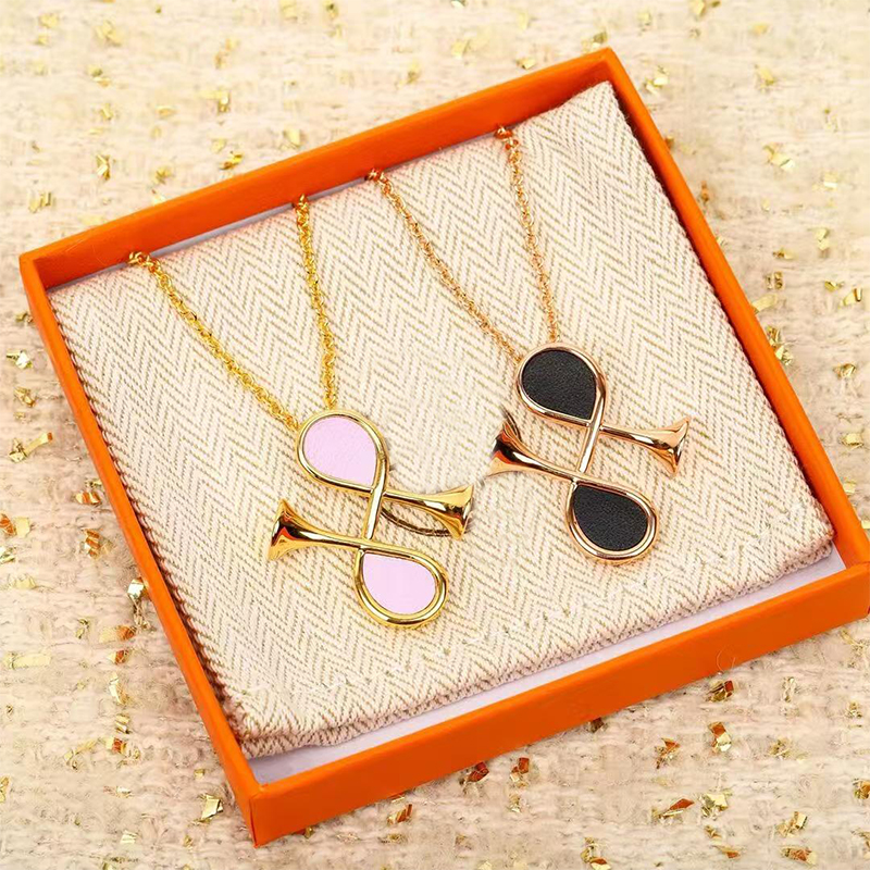 2025 New Brand H Necklace Classic Leather Pendant Necklace Luxury Stainless Steel Designer Necklace for Women