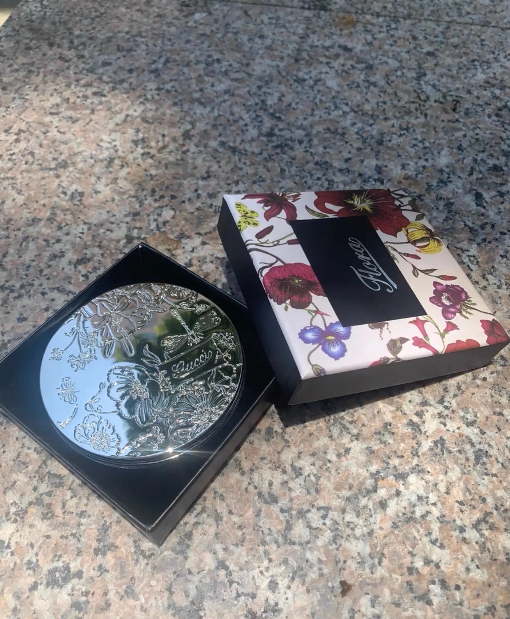 2026 New Makeup Mirror Facettes Compact Folding Fashion Portable Gold Sliver Travel Cosmetics Miror Double Sided Flora Mirrors For Outdoor Beauty