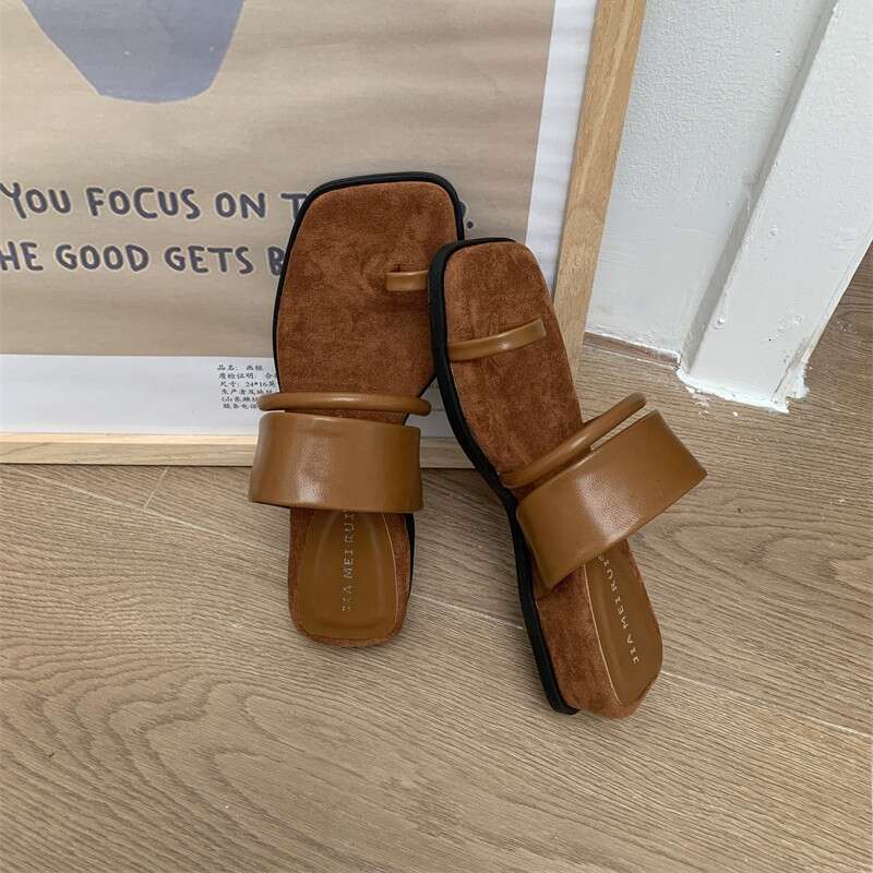 Wind square head suede thick sole toe set, women's 2025 new summer outfit, color blocked beach sandals