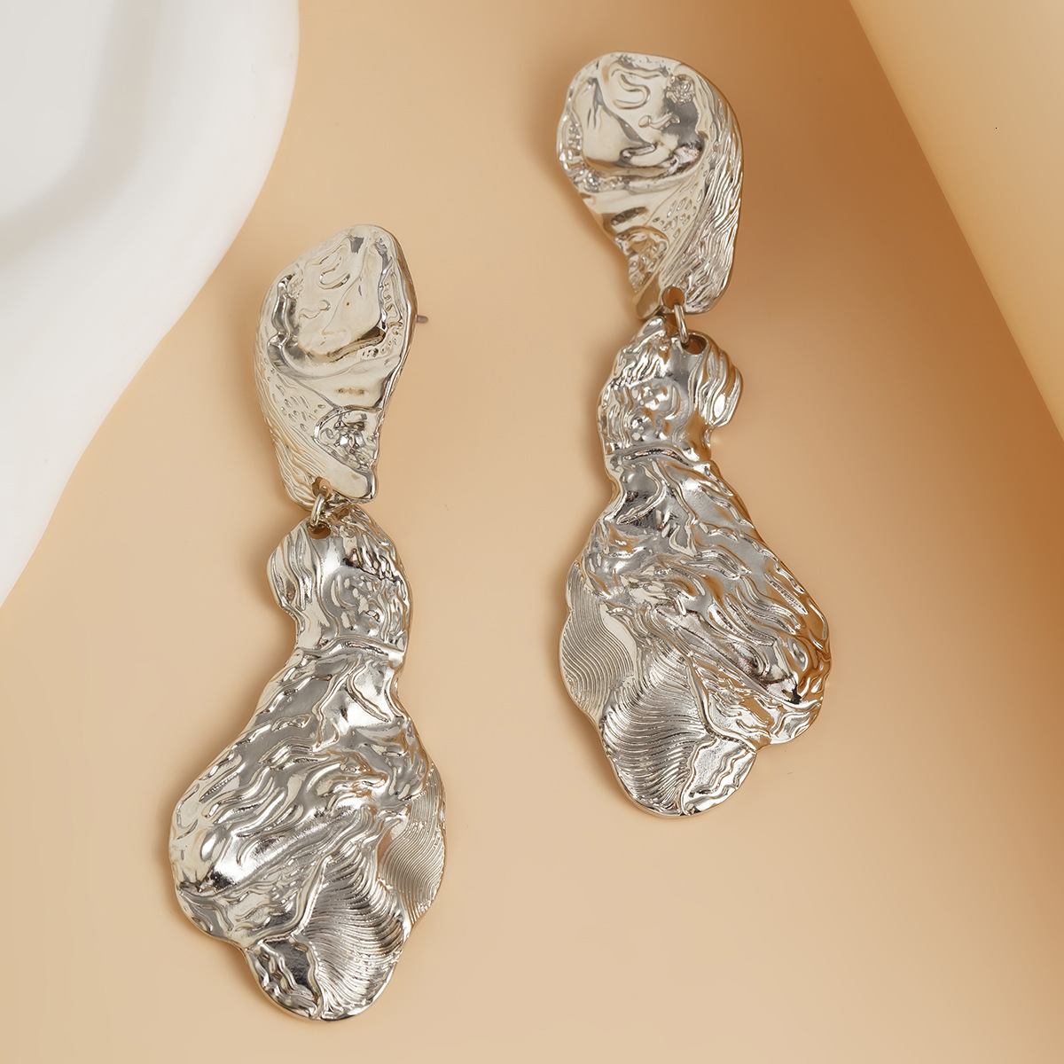 Accessories Ins personalized pleated hollow peach heart earrings with diverse combinations of sunflower alloy earrings