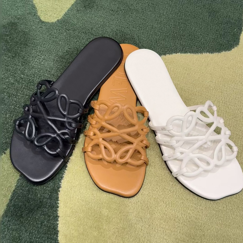 Designer sandals fashionable and luxurious Floral flat bottom anti slip slippers women's flat bottom beach slippers essential sandals for going out on the street