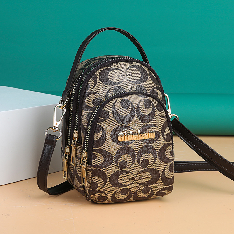 2025 New Outdoor Style Luxury Free Delivery Designer Bag Three Layer Mobile Phone Trend Women's Versatile Soft Leather Shoulder Hand-held Small B