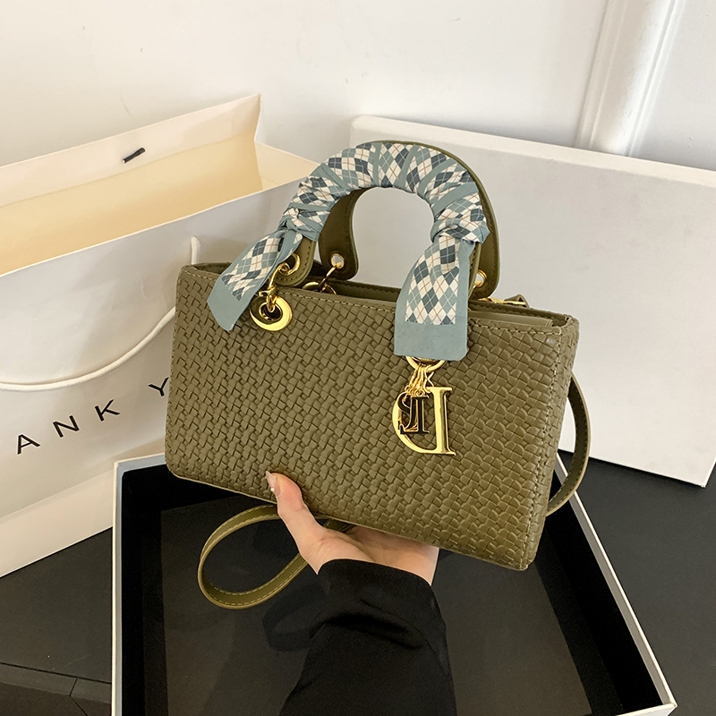 new hot free shipping designer shoulder bags 2025 Spring New Fashionable Knitting Crossbody Artwork Bag for woman There are big and small ones