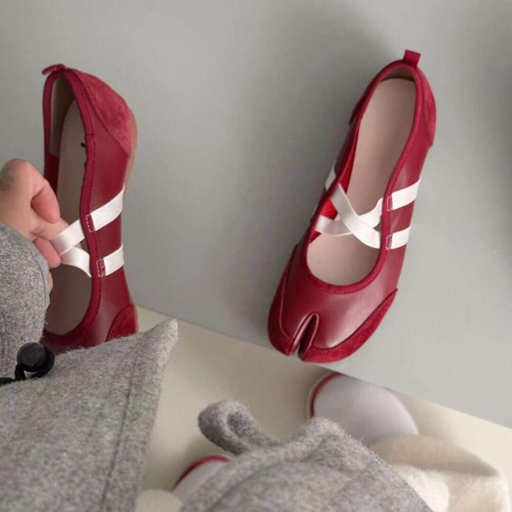 French cross toed pig trotter women, spring 2025 new leather flat ballet shoes, Mary Jane single shoes for women