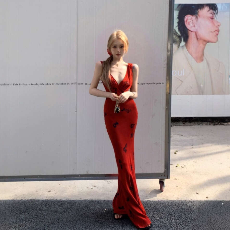 Halter Whit Maxi Dresses Temperament Red Camisole Dress For Women In Summer V Neck Printed Dress Slim Fit Waist Wrap Buttocks Fish Tail Long Skirt Pro