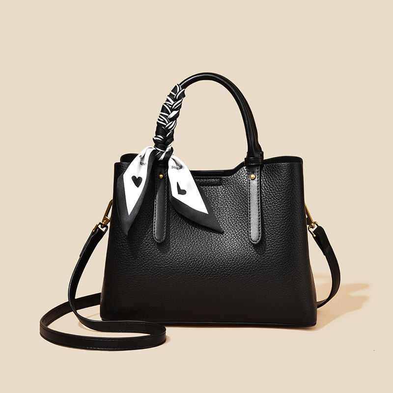 Free shipping designer bag Handbag, casual contrasting color, high-end feel, fashionable texture, women's shoulder bag, elegant temperament, moth