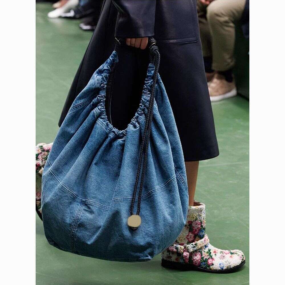 design denim tote for women 2025 new large capacity commuting shoulder bag, spring and summer canvas bag