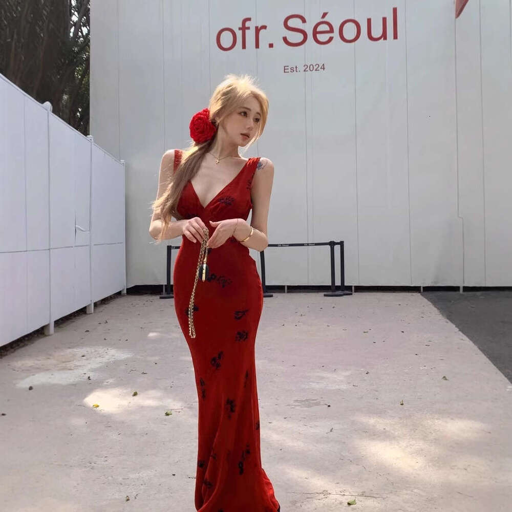 Halter Whit Maxi Dresses Temperament Red Camisole Dress For Women In Summer V Neck Printed Dress Slim Fit Waist Wrap Buttocks Fish Tail Long Skirt Pro