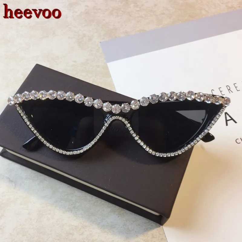 Vintage Luxury Crystal Diamond Cateye Sunglasses Women Brand Designer Black Pink Frame Cat Eye Sun Glasses Bling Eyewear W250524