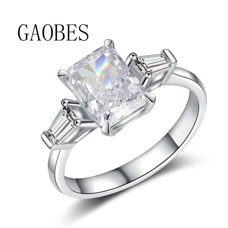 Luxurious Accessory Choice Colorful Three-Stone Engagement Band Melding Timeless Style with Modern Charm