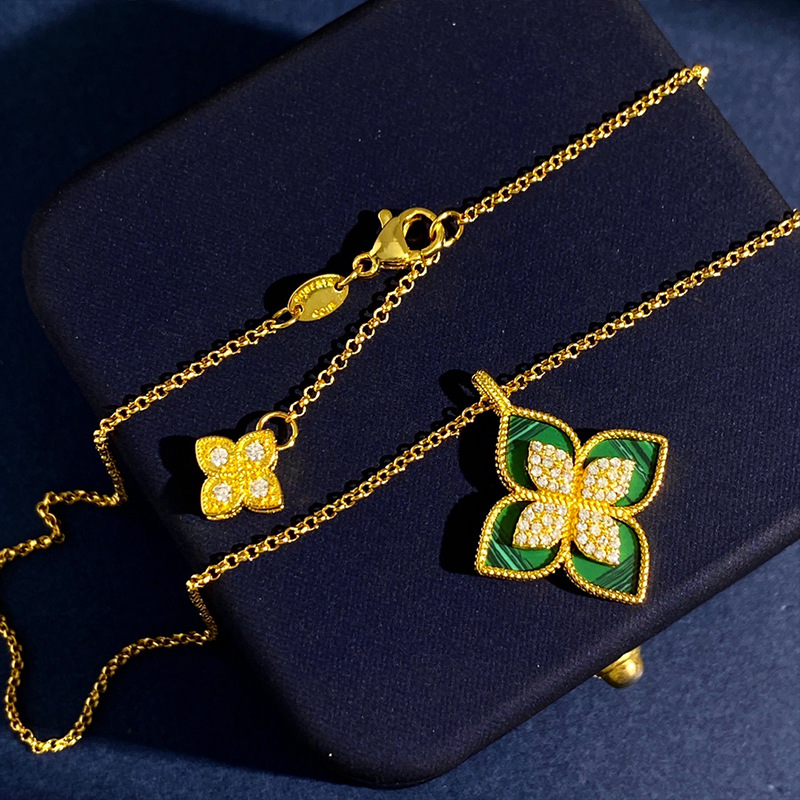 Elegant Clover Pendant Necklace 18K Gold Plated Four Leaf Flower Charm Choker with Crystal Accents Z250910
