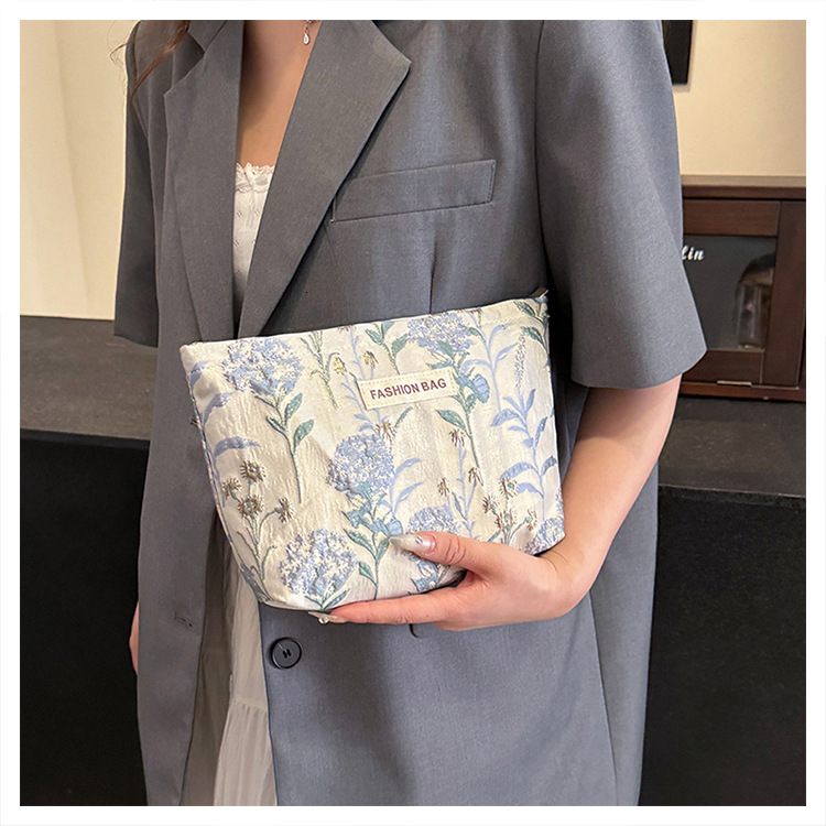 Small niche trend soft embossed portable travel storage toiletries large capacity canvas makeup bag designer crossbody bag shoulder bag