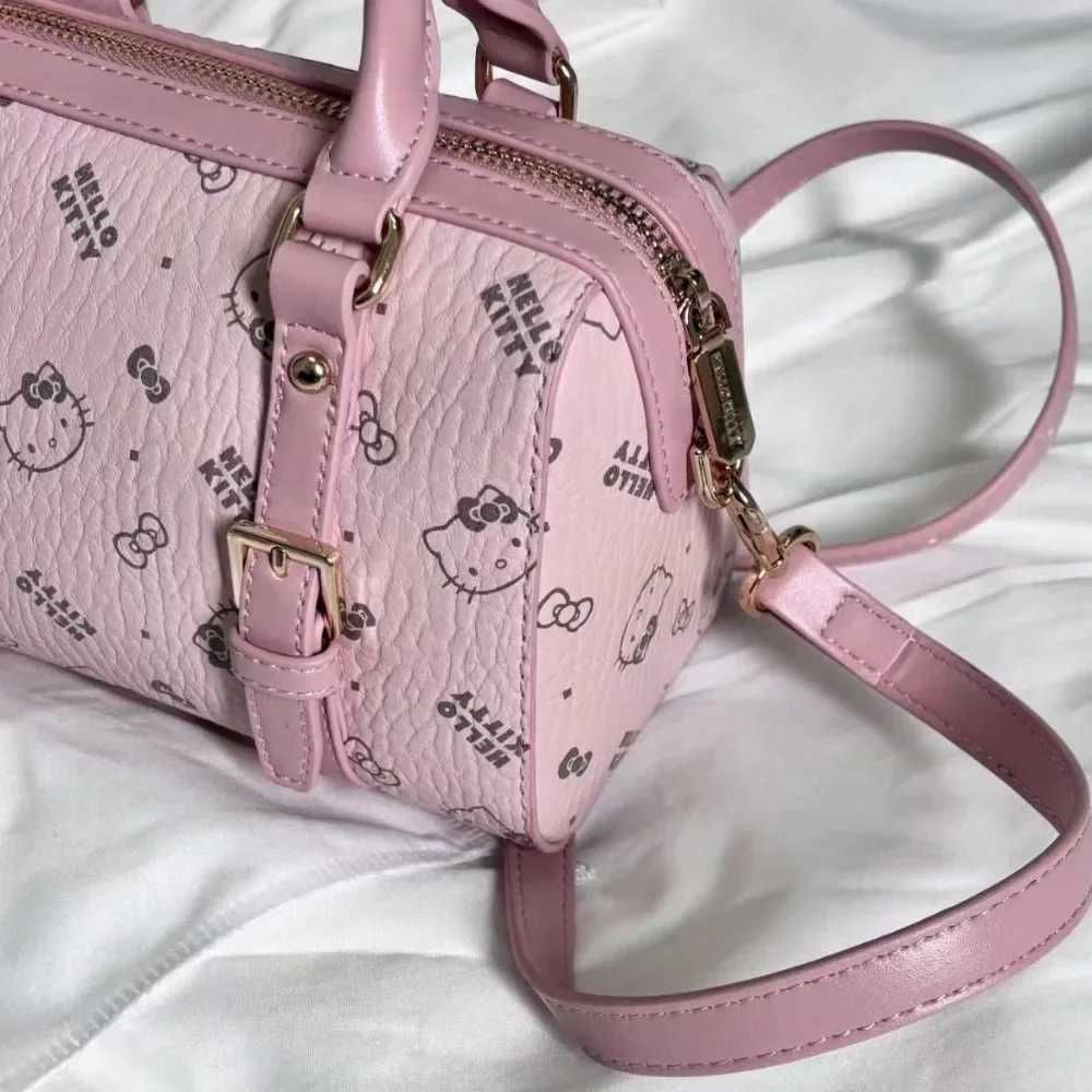 Sanrio Hello Kitty Handbag Kawaii Printed Sweet Y2k Girl Shoulder Bag Womens New Autumn Large Capacity Travel Versatile Crossbody Bag w250624