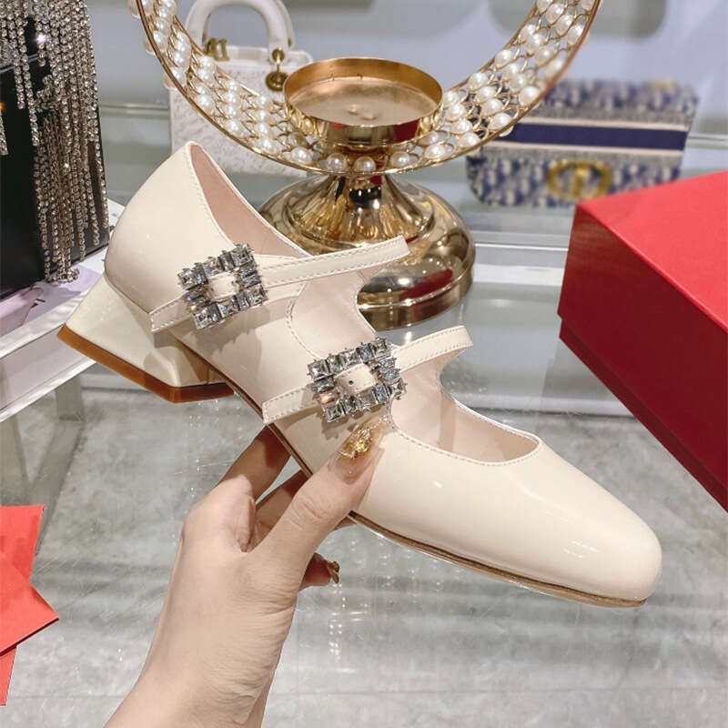 Su Yinyin's French style single shoe for women with shallow toe, genuine leather rhinestone buckle, thick heel, exquisite silver Mary Jane shoes
