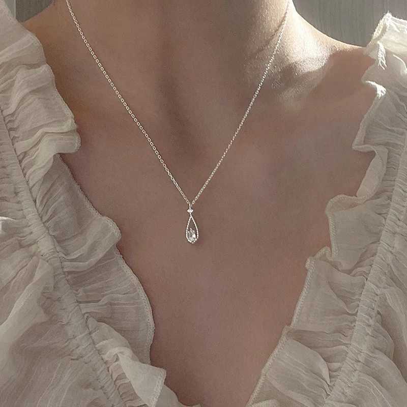 Elegant Zircon Teardrop Pendant Necklace for Women French Rhinestone Butterfly Choker Chain Necklace Wedding Party Jewelry Gift XJ250524