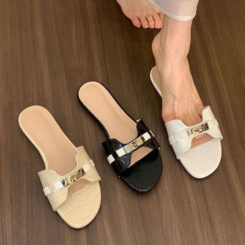 Soft Leather Small Gold Buckle Sandals Soft Soled Beach Slippers Women's 2025 New Designer Sandals Summer Outdoor One-piece Sandals