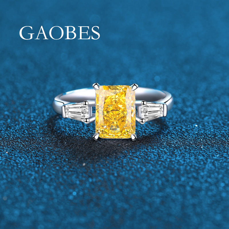 Luxurious Accessory Choice Colorful Three-Stone Engagement Band Melding Timeless Style with Modern Charm