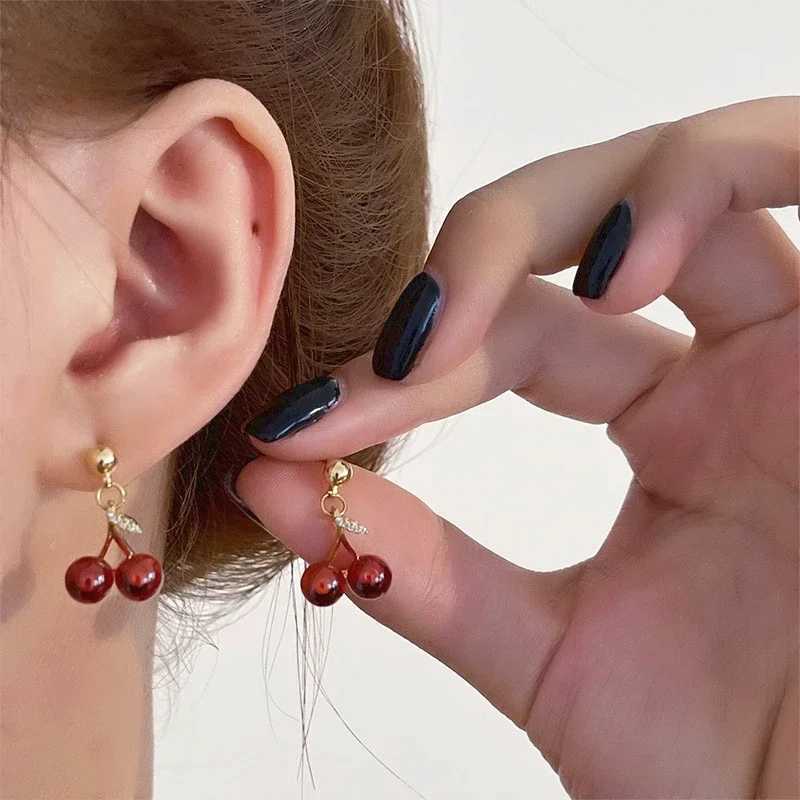 New Women Wine Red Necklace Cherry Pendant Gold Colour Chain Personality Fashion Necklace Wedding Jewelry Girls Birtay Gifts XJ250524