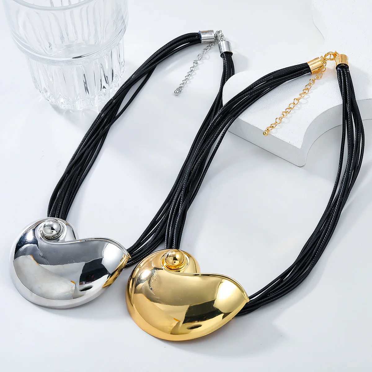 HUANZHI Alloy Conch Pendant Necklace for Women Girls Exaggerated Tren Metal Ocean Style Fashion Accories 2024 New XJ250524