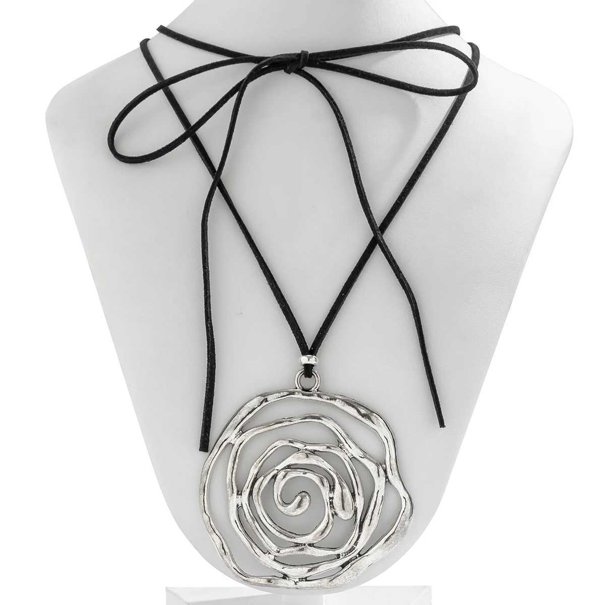 Salircon Punk Hollow Metal Rose Flower Pendant Necklace Trend Korean Velvet Adjustable Rope Chain Choker Womens Vintage Jewelry XJ250524