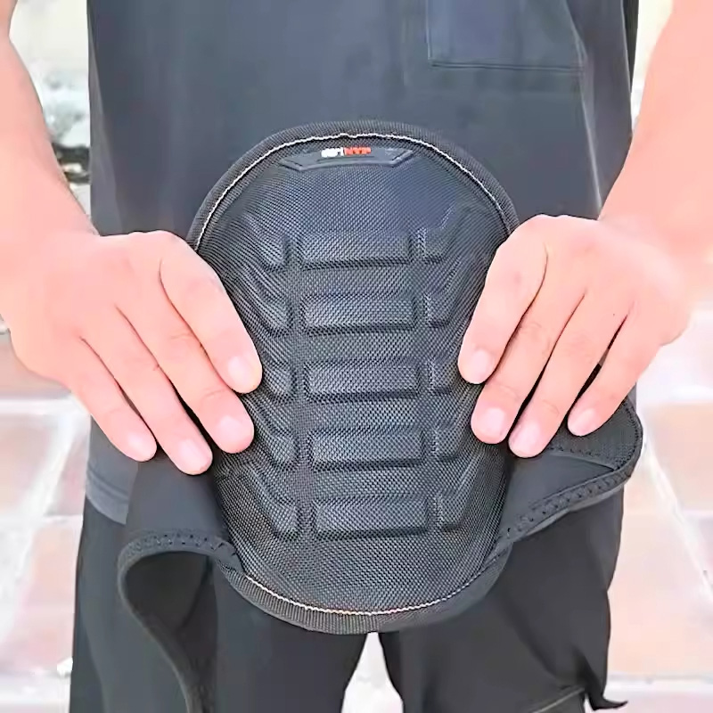 Comfortable Strapping Design for Secure Fit: Heavy-duty 1680D Oxford Fabric & Soft PU Cushioning Knee Guards