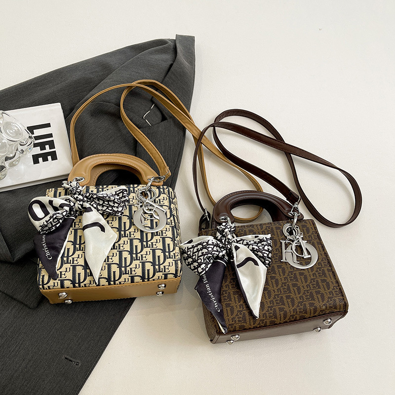 Free Shipping Designer Bag Fashion Brand Women's Square Scarf Printed Handbag New European Versatile Shoulder Crossbody Bag Popular Tote Bag