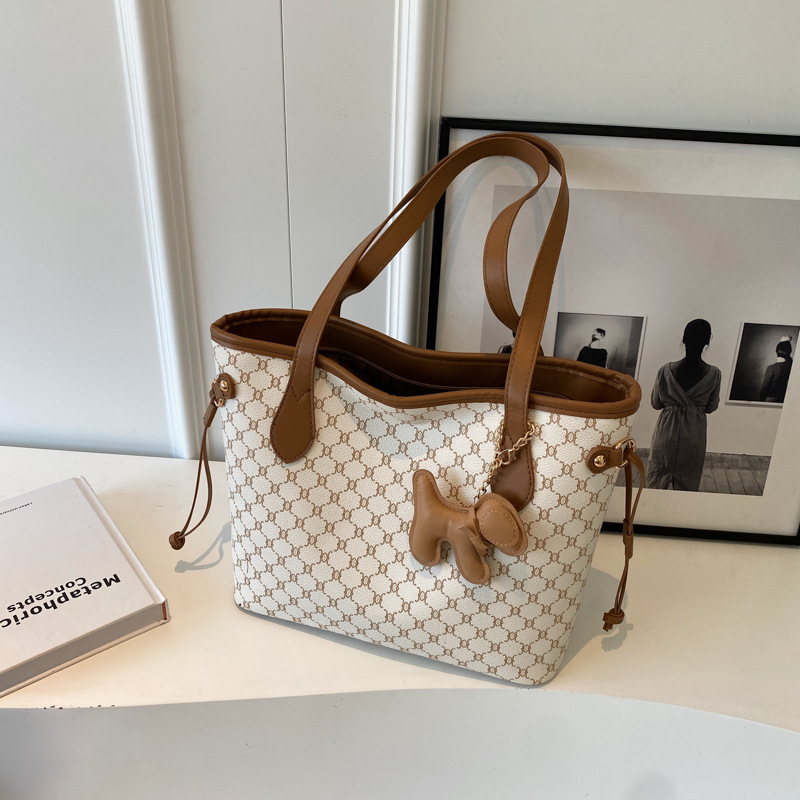 Free shipping 2025 designer shoulder totes bags handbag Fashion Bags printing Underarm tote bag messenger Single shoulder armpit bag