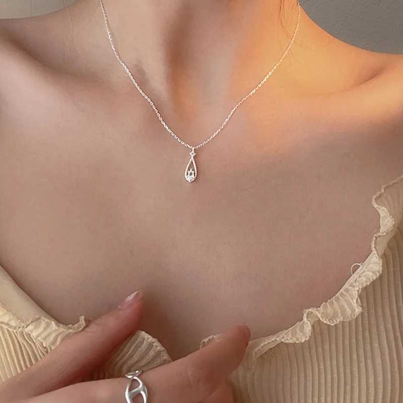 Elegant Zircon Teardrop Pendant Necklace for Women French Rhinestone Butterfly Choker Chain Necklace Wedding Party Jewelry Gift XJ250524
