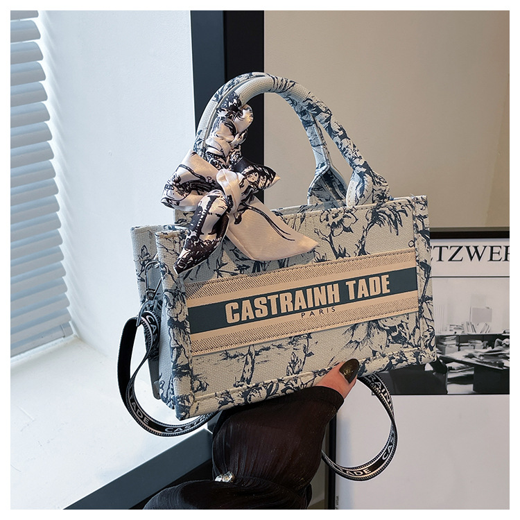 Free shipping designer shoulder bags handbag lady Bags flap Embroidery large capacity square bag handbag Underarm messenger bag