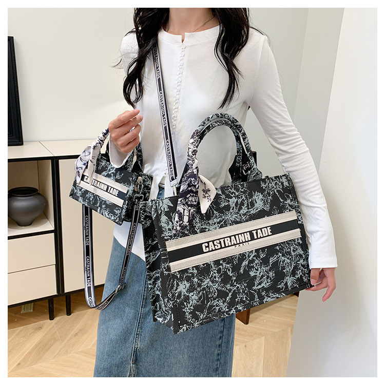 Free shipping designer shoulder bags handbag lady Bags flap Embroidery large capacity square bag handbag Underarm messenger bag