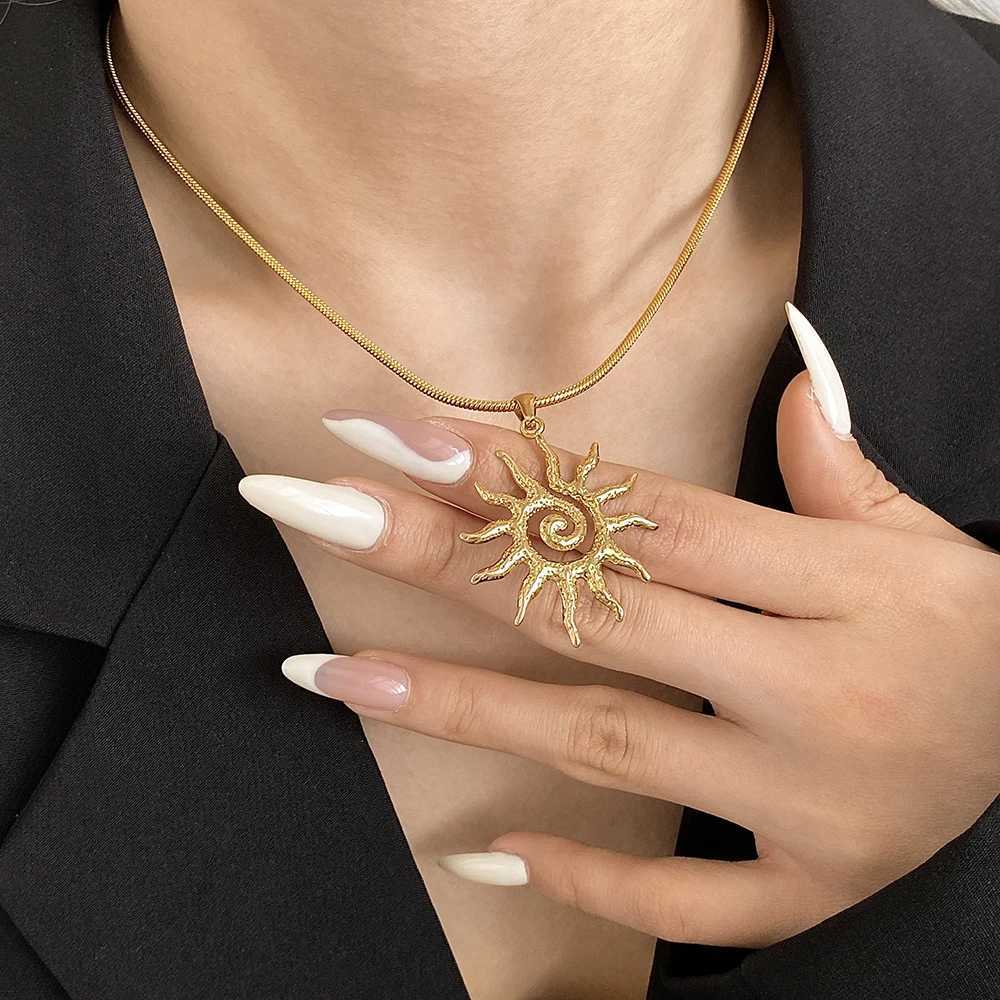Sun Pendant Necklace Stainl Steel Sun Ray Necklace For Women Dainty Gold Color Fashion Neck Jewelry Gifts Accories XJ250524