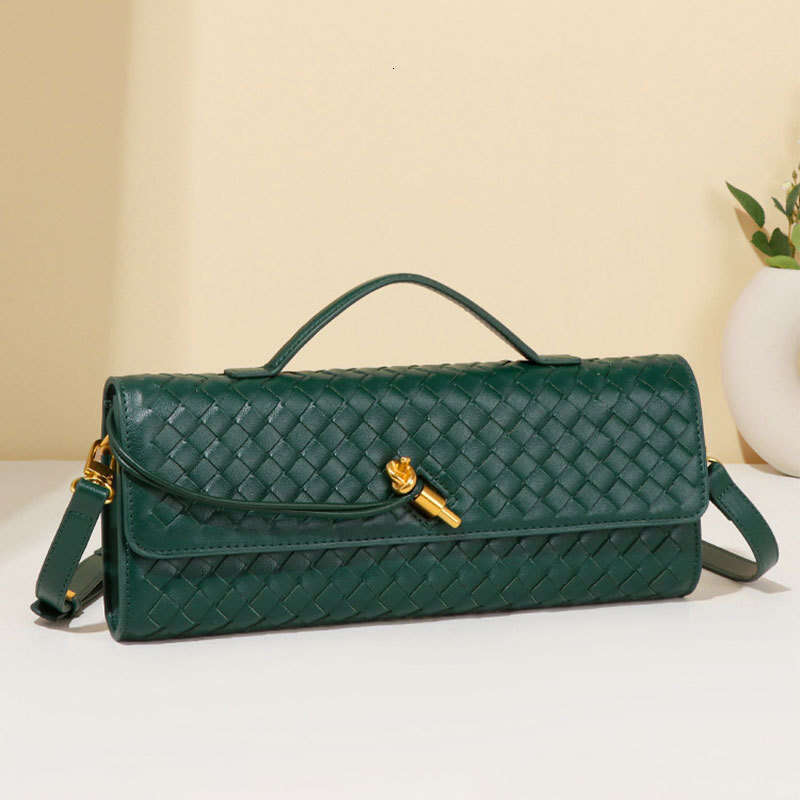 Crossbody hot selling 2025 new handmade woven fashionable medieval French stick bag exquisite banquet handbag