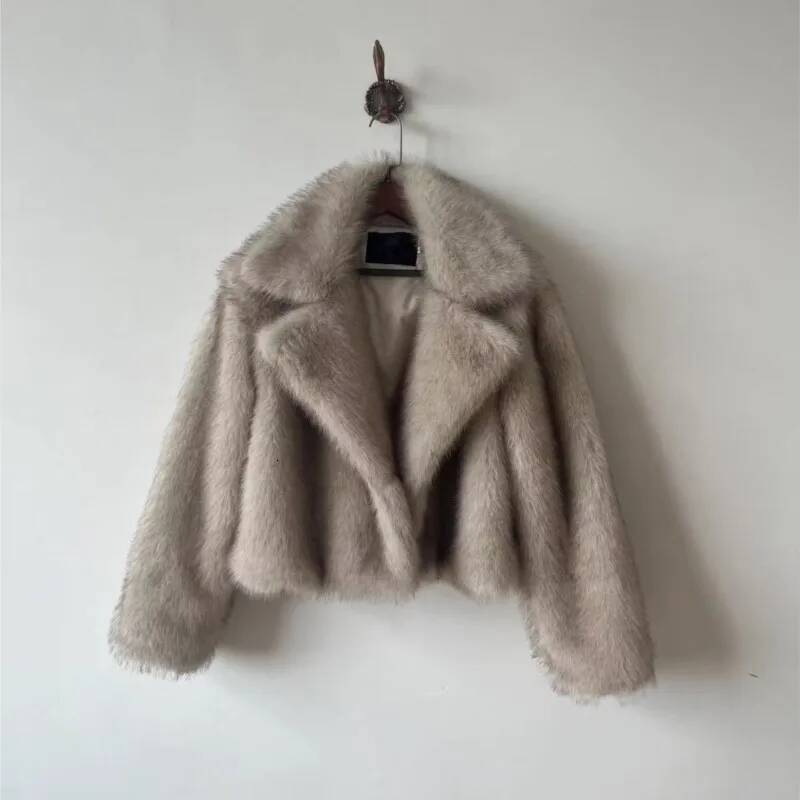 Women Coats Autumn Winter Clothing 2025 Cropped Short Fluffy Faux Fur Jacket Fashion Warm Coat Outerwears Female