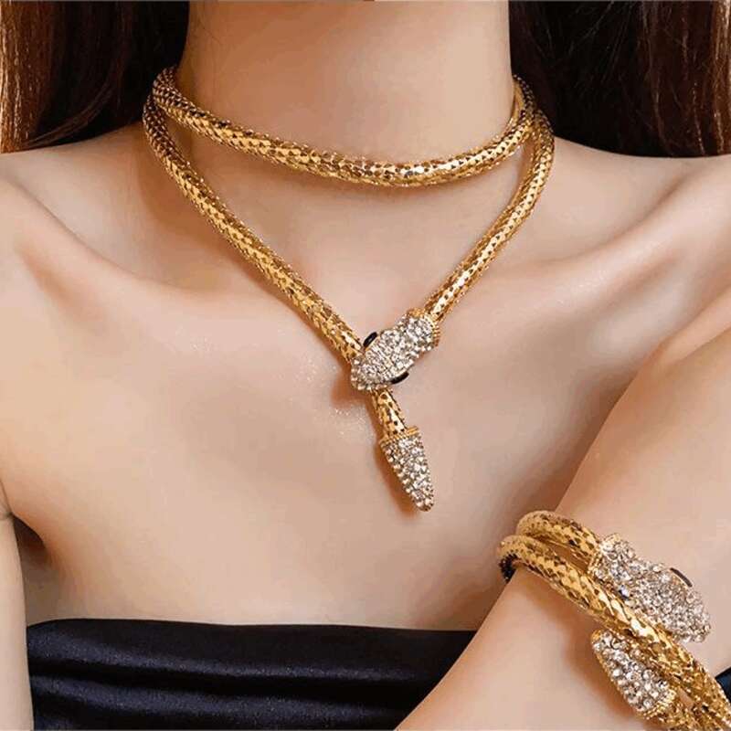 Fashion Style Rhinestone Studded Magnetic Snake Chain Necklace Minimalist Trendy Collarbone Chain for Womens Set
