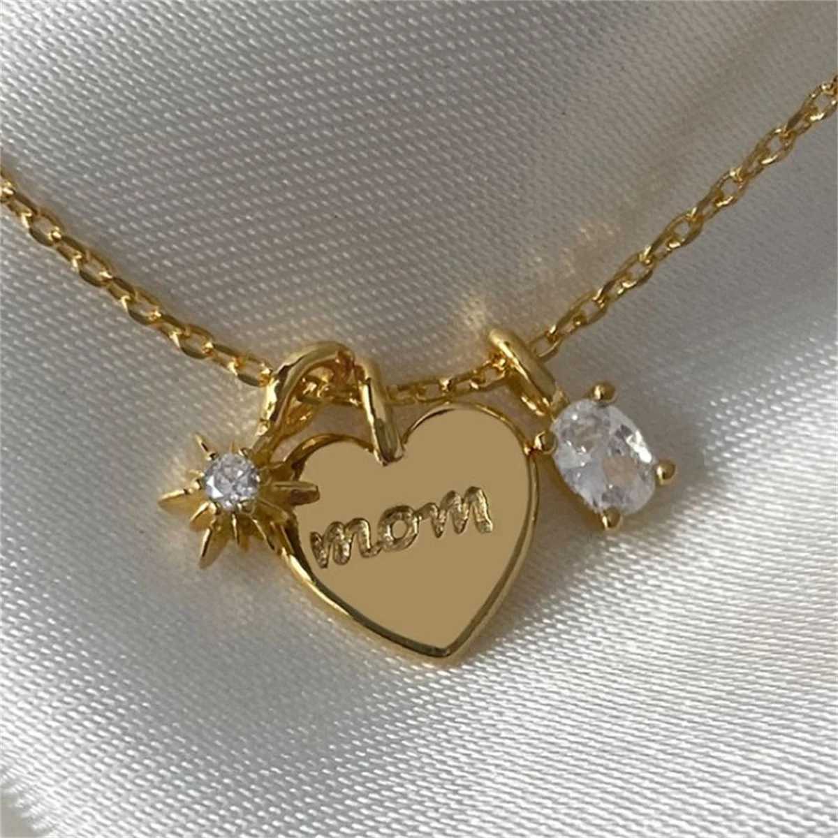 Mothers Day Necklace Ins Wind Letter Mom Zircon Mom Necklace Pendant 18K Collar Chain Color Protection XJ250524