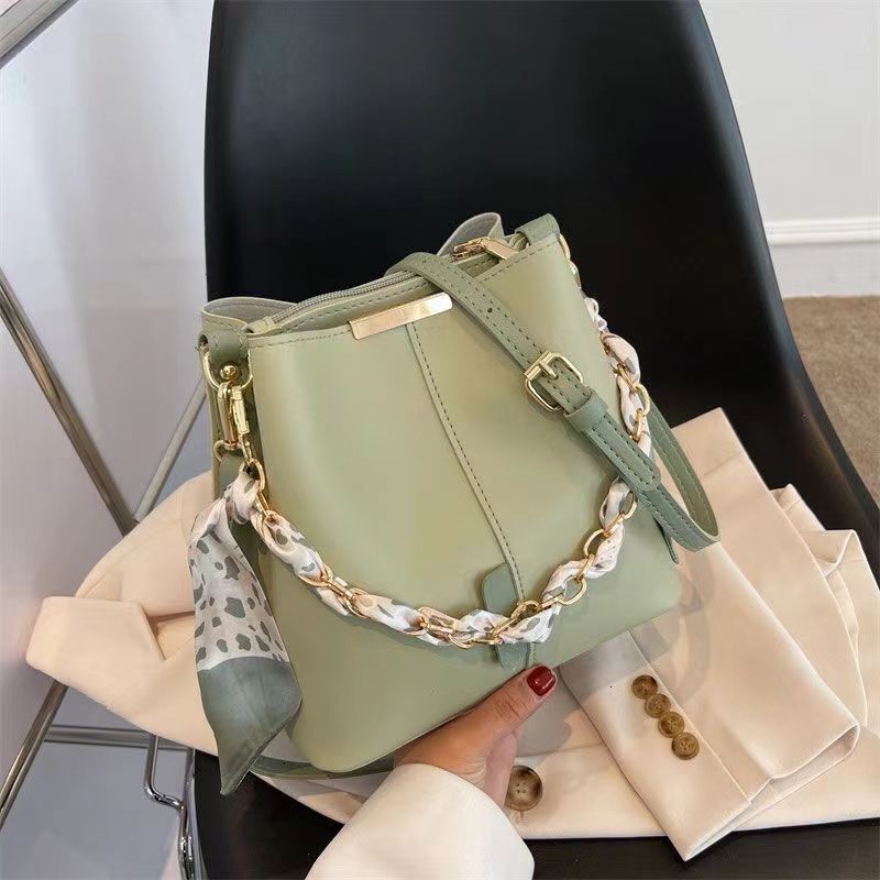 Large capacity women's fashionable multifunctional crossbody bag, trend niche commuting shoulder bag, designer women's handbag